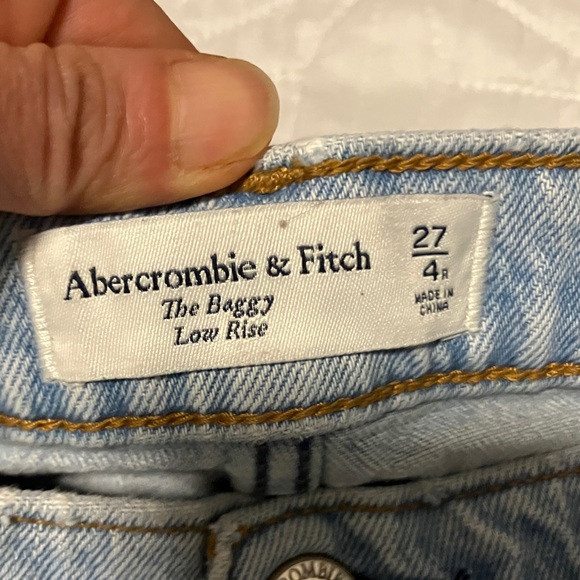 Abercrombie & Fitch The Baggy low rise jeans size 27 light wash - Picture 5 of 8